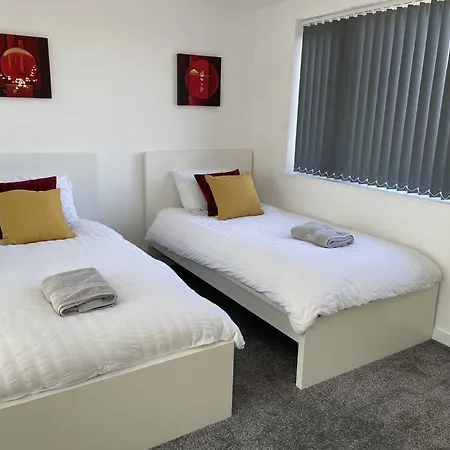 Paradigm House, Modern 2-Bedroom Duplex Apartment 2, Free Parking, Oxford Exterior photo