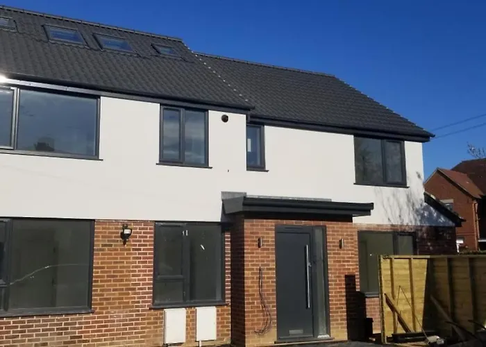 Paradigm House, Modern 2-Bedroom Duplex Apartment 2, Free Parking, Oxford