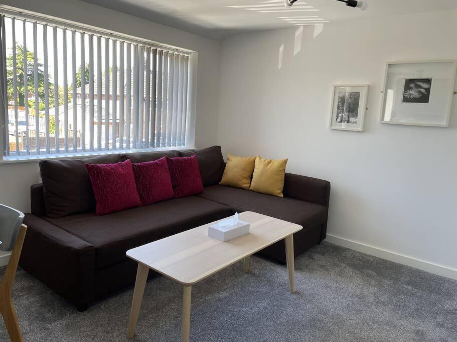 Paradigm House, Modern 2-bedroom Duplex 2, Free Parking, *