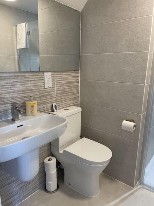 Paradigm House, Modern 2-bedroom Duplex 2, Free Parking, * Oxford
